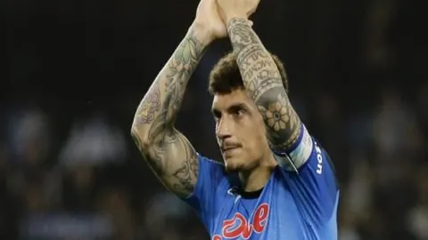 《独家揭秘：纽卡斯尔热切追求莱斯特城外租新星哈努斯，水晶宫同步心动加盟战！》